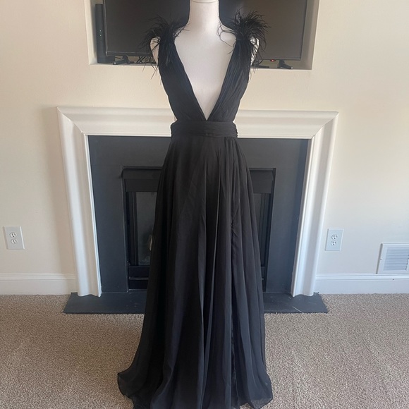 MAC DUGGAL Black Plunge Ostrich Feather Gown - Picture 3 of 8